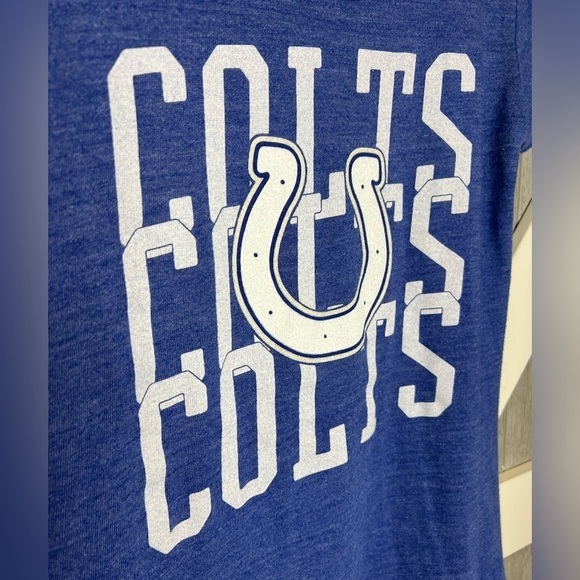 BAG159. NFL TEAM Apparel Colts Tee Medium - Picture 3 of 4